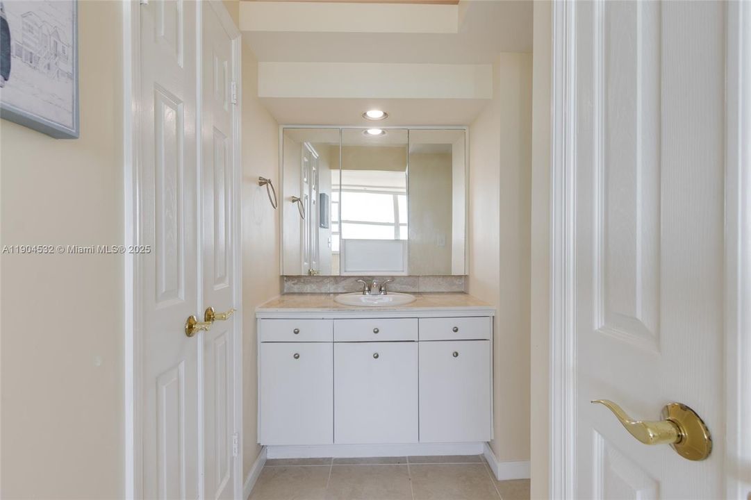 For Sale: $409,000 (2 beds, 2 baths, 1094 Square Feet)