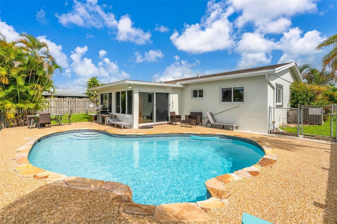 待售: $640,000 (3 贝兹, 2 浴室, 1518 平方英尺)