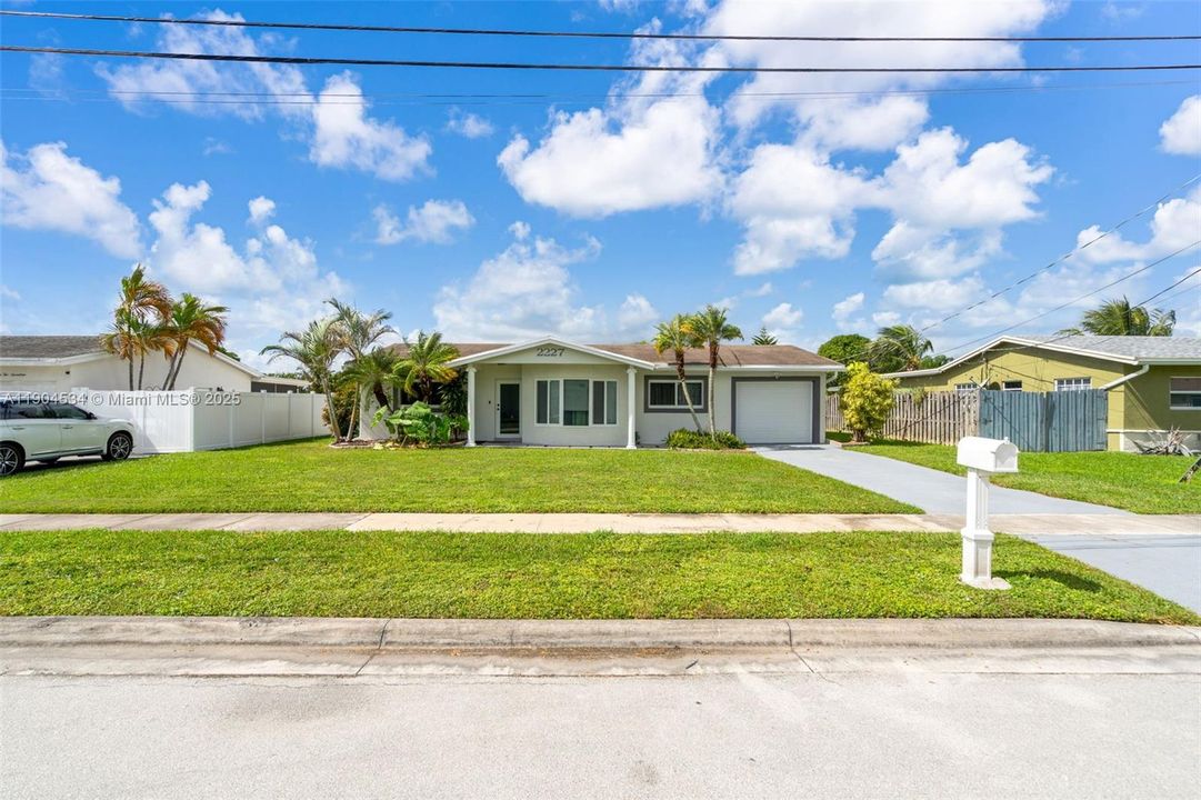 待售: $640,000 (3 贝兹, 2 浴室, 1518 平方英尺)