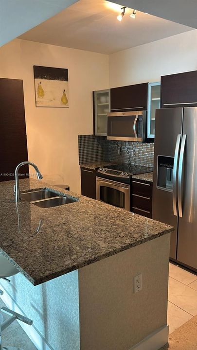 For Rent: $4,150 (2 beds, 2 baths, 1101 Square Feet)