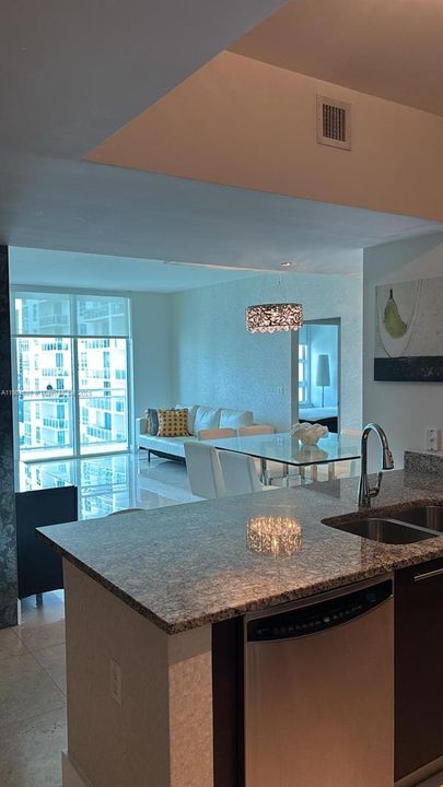 For Rent: $4,150 (2 beds, 2 baths, 1101 Square Feet)