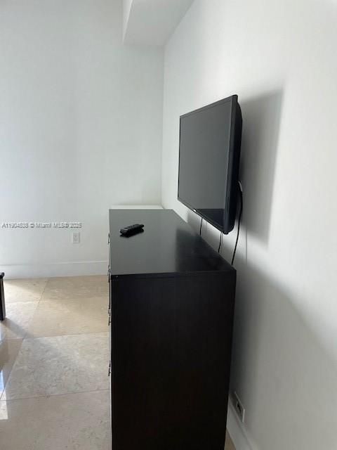 For Rent: $4,150 (2 beds, 2 baths, 1101 Square Feet)