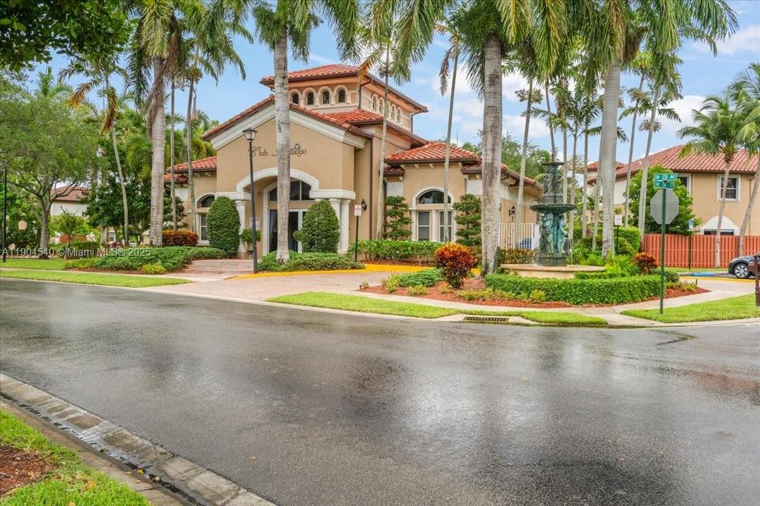 For Sale: $470,000 (3 beds, 2 baths, 1601 Square Feet)