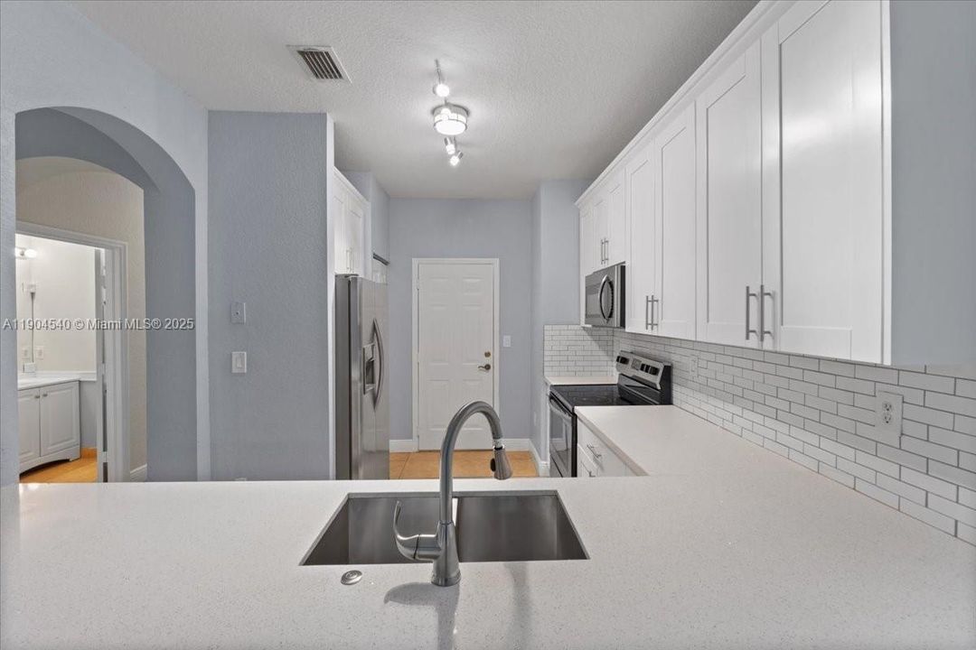 For Sale: $470,000 (3 beds, 2 baths, 1601 Square Feet)