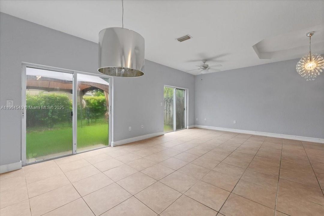 For Sale: $470,000 (3 beds, 2 baths, 1601 Square Feet)