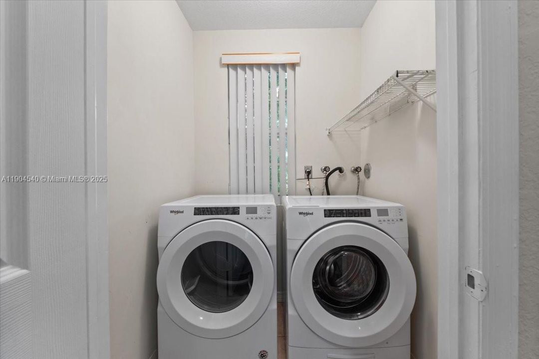 For Sale: $470,000 (3 beds, 2 baths, 1601 Square Feet)