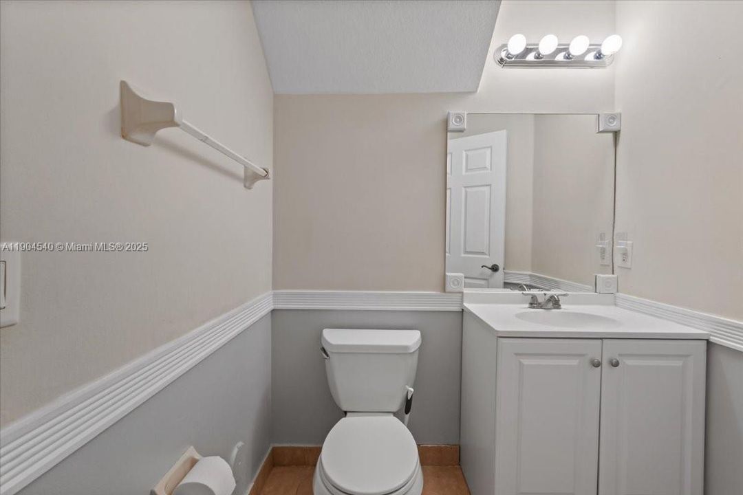 For Sale: $470,000 (3 beds, 2 baths, 1601 Square Feet)