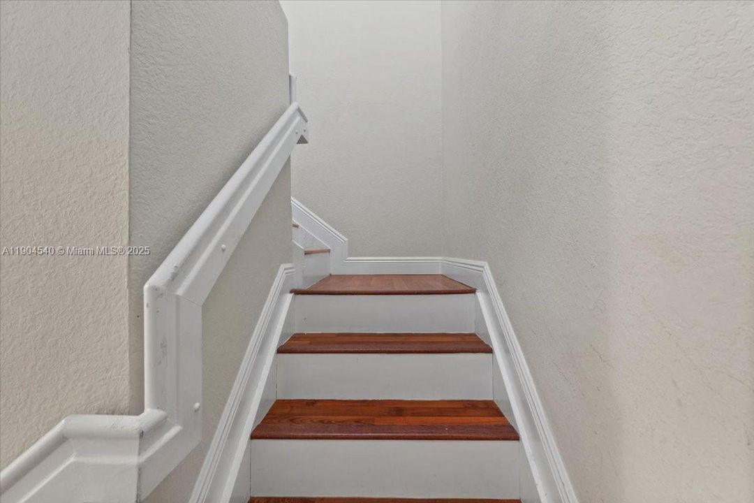 For Sale: $470,000 (3 beds, 2 baths, 1601 Square Feet)