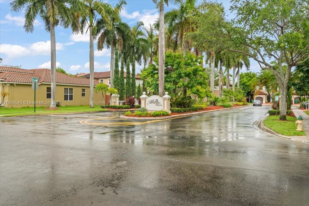 For Sale: $470,000 (3 beds, 2 baths, 1601 Square Feet)