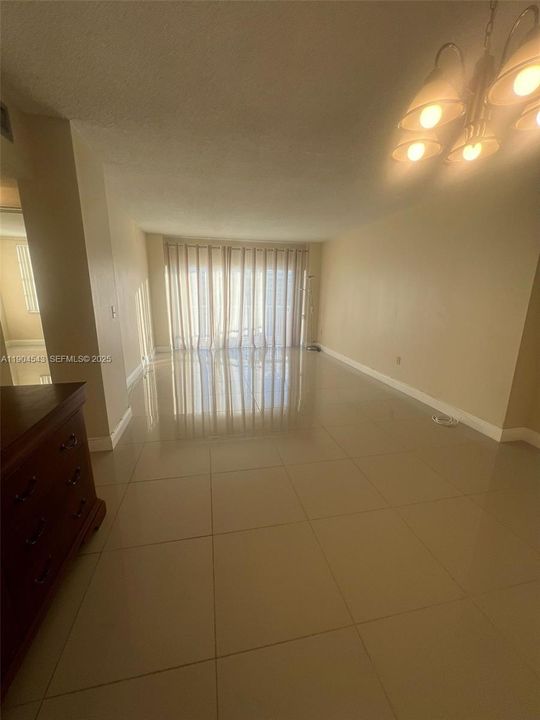 For Rent: $1,900 (1 beds, 1 baths, 798 Square Feet)