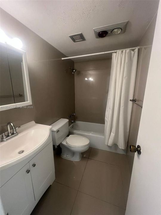 For Rent: $1,900 (1 beds, 1 baths, 798 Square Feet)