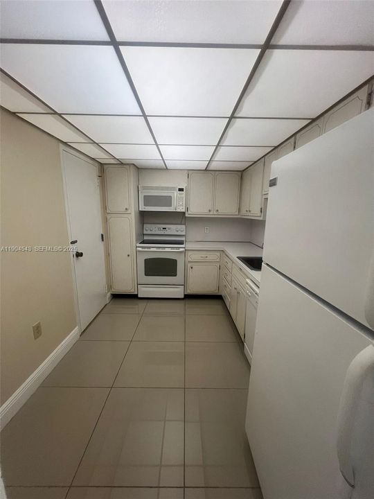 For Rent: $1,900 (1 beds, 1 baths, 798 Square Feet)