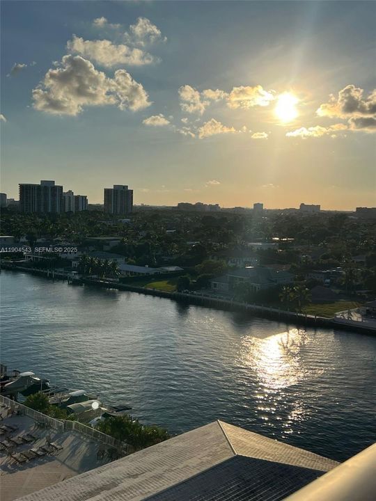 For Rent: $1,900 (1 beds, 1 baths, 798 Square Feet)