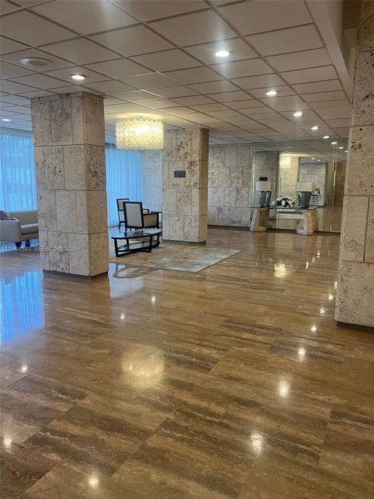 For Rent: $1,900 (1 beds, 1 baths, 798 Square Feet)