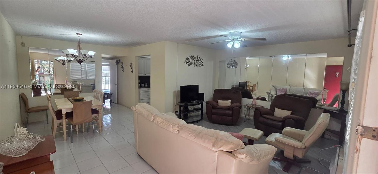 待售: $149,000 (1 贝兹, 1 浴室, 811 平方英尺)