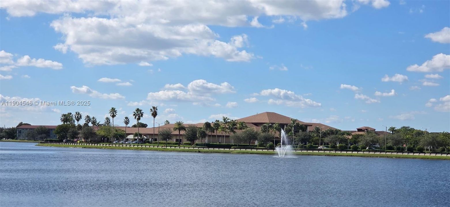 待售: $149,000 (1 贝兹, 1 浴室, 811 平方英尺)