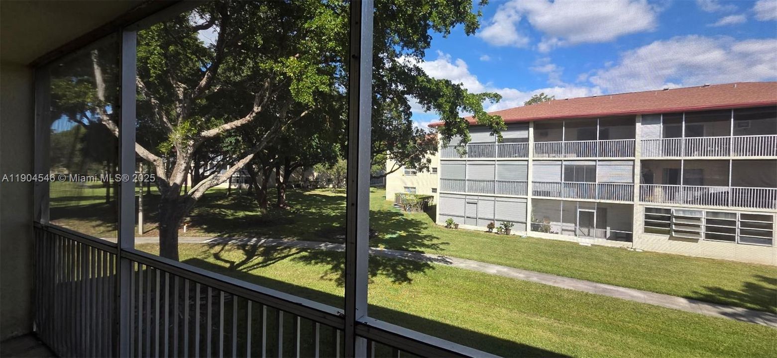 待售: $149,000 (1 贝兹, 1 浴室, 811 平方英尺)