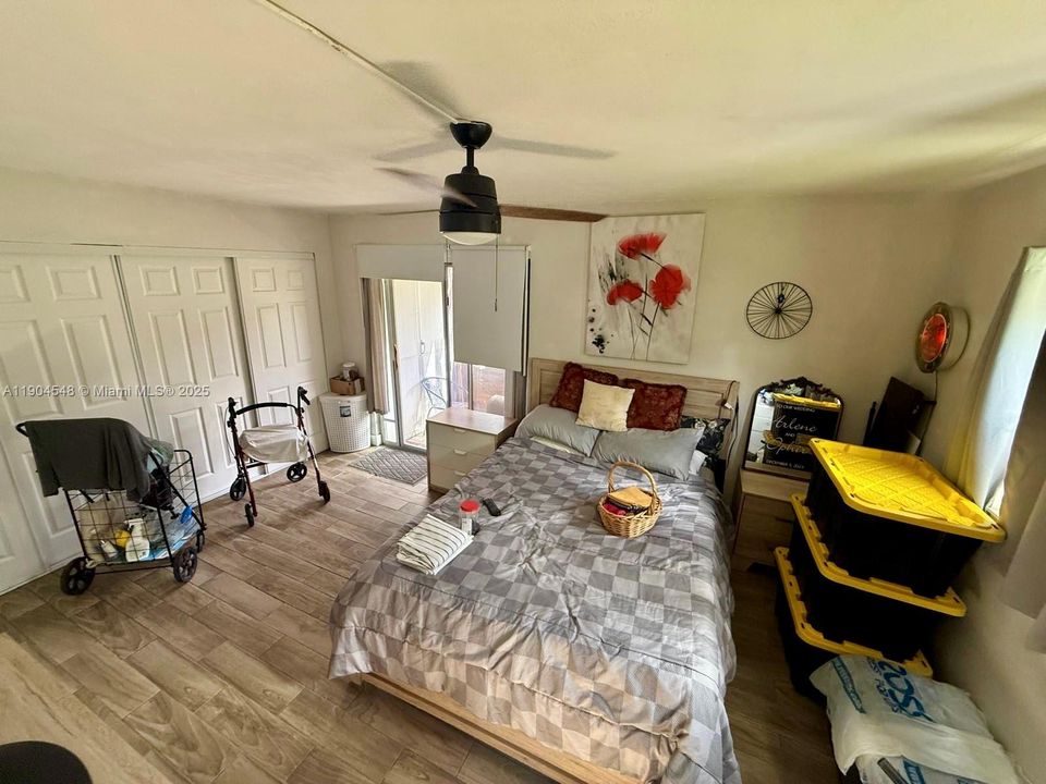 For Sale: $110,000 (1 beds, 1 baths, 720 Square Feet)