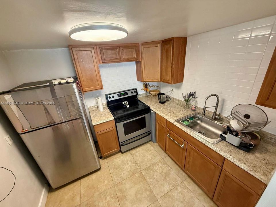 For Sale: $110,000 (1 beds, 1 baths, 720 Square Feet)