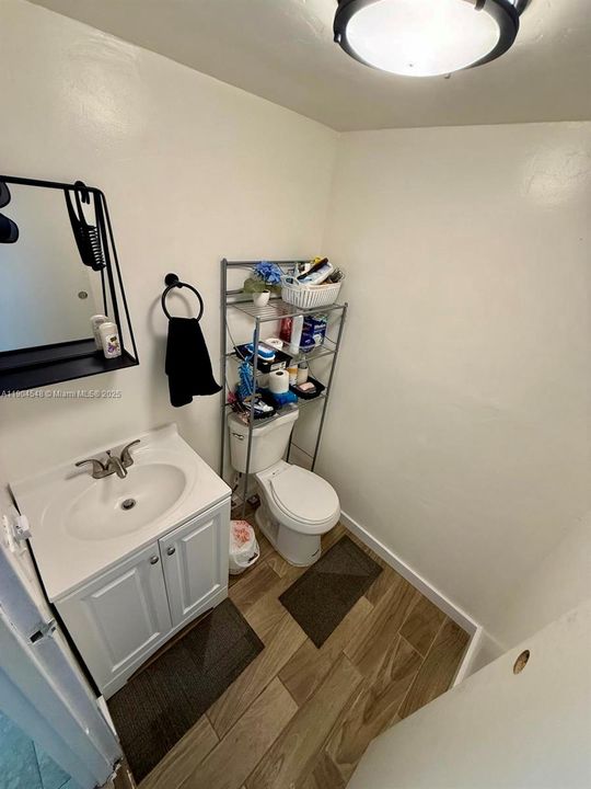 For Sale: $110,000 (1 beds, 1 baths, 720 Square Feet)