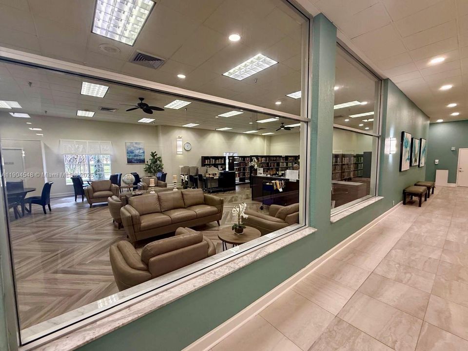 For Sale: $110,000 (1 beds, 1 baths, 720 Square Feet)