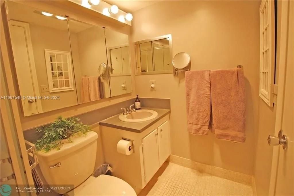 出租: $2,000 (1 贝兹, 1 浴室, 719 平方英尺)