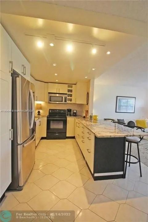 出租: $2,000 (1 贝兹, 1 浴室, 719 平方英尺)