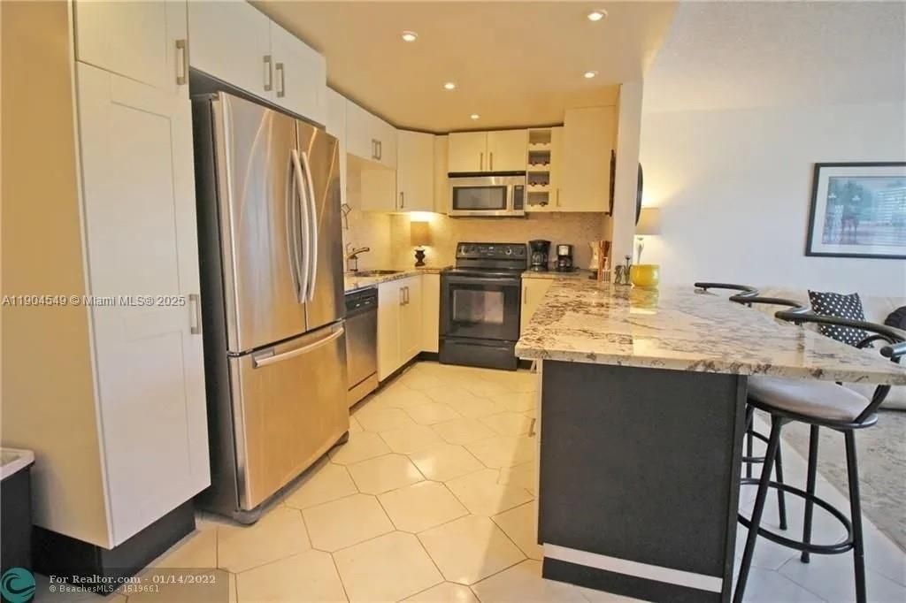 出租: $2,000 (1 贝兹, 1 浴室, 719 平方英尺)