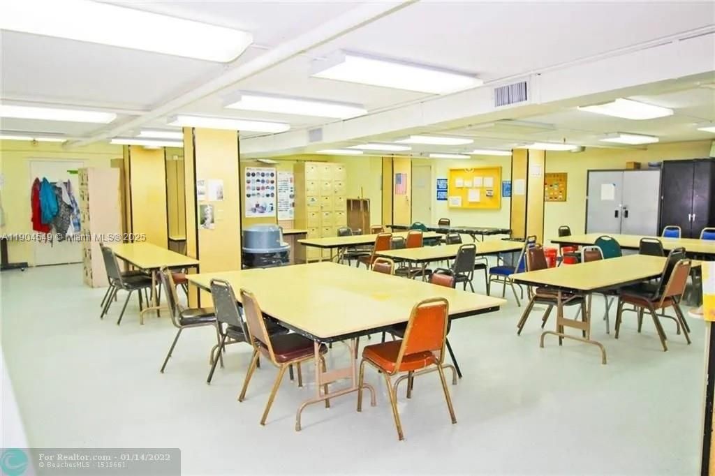 出租: $2,000 (1 贝兹, 1 浴室, 719 平方英尺)