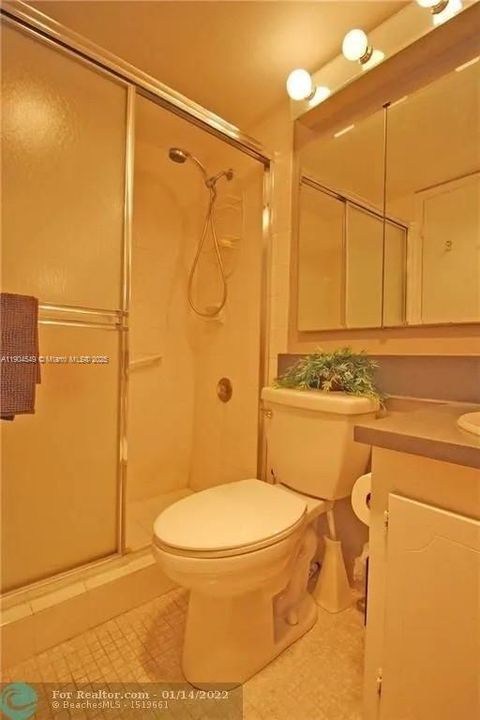 出租: $2,000 (1 贝兹, 1 浴室, 719 平方英尺)