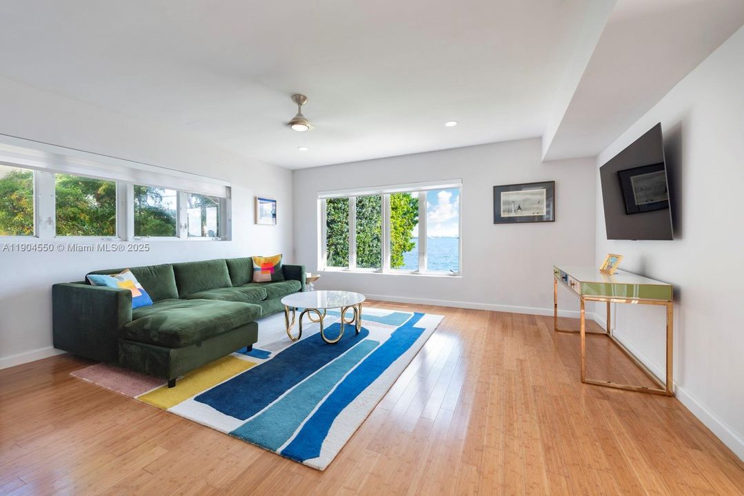 Recently Sold: $6,900,000 (4 beds, 3 baths, 0 Square Feet)