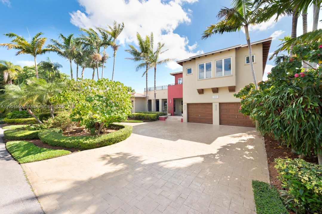 Recently Sold: $6,900,000 (4 beds, 3 baths, 0 Square Feet)