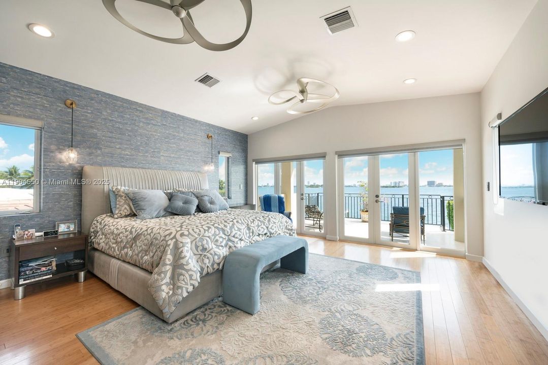 Recently Sold: $6,900,000 (4 beds, 3 baths, 0 Square Feet)