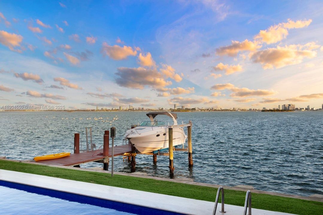 Recently Sold: $6,900,000 (4 beds, 3 baths, 0 Square Feet)