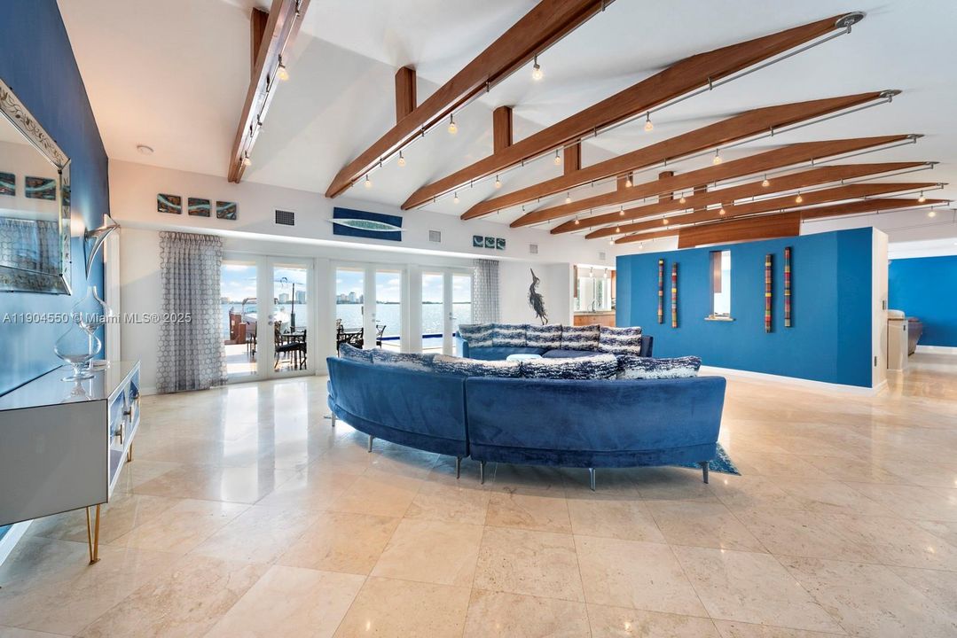 Recently Sold: $6,900,000 (4 beds, 3 baths, 0 Square Feet)