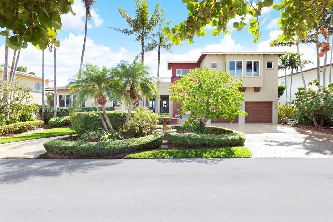 Recently Sold: $6,900,000 (4 beds, 3 baths, 0 Square Feet)