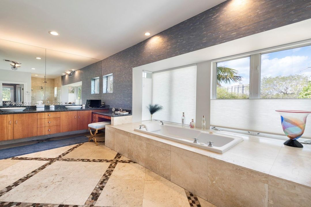 Recently Sold: $6,900,000 (4 beds, 3 baths, 0 Square Feet)