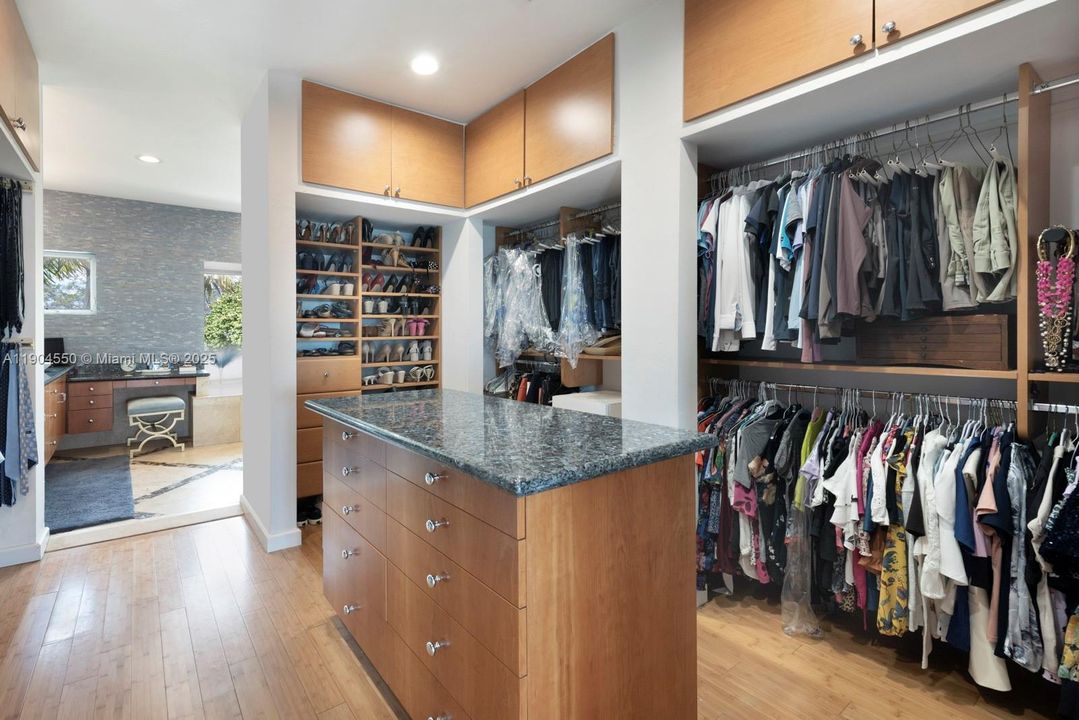 Recently Sold: $6,900,000 (4 beds, 3 baths, 0 Square Feet)