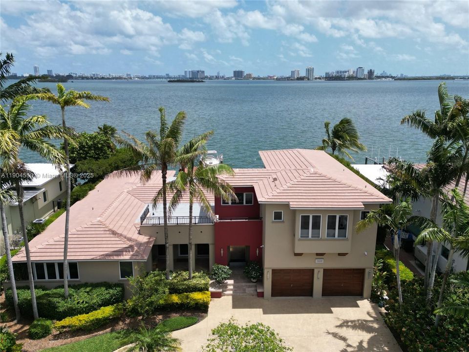 Recently Sold: $6,900,000 (4 beds, 3 baths, 0 Square Feet)