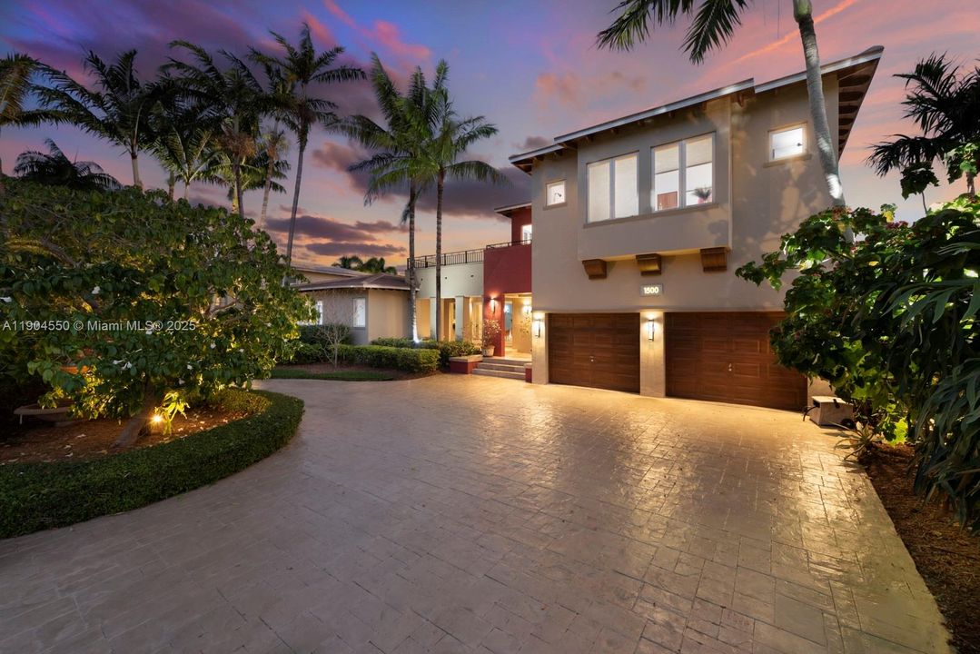 Recently Sold: $6,900,000 (4 beds, 3 baths, 0 Square Feet)