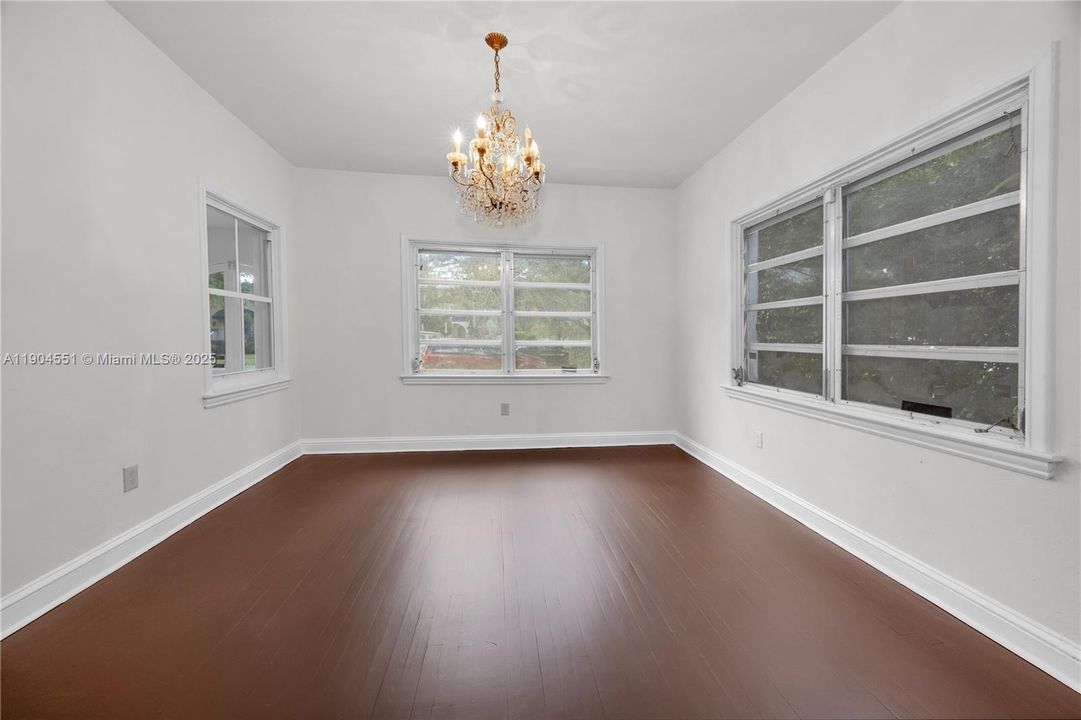 Recently Sold: $1,139,000 (3 beds, 2 baths, 1904 Square Feet)