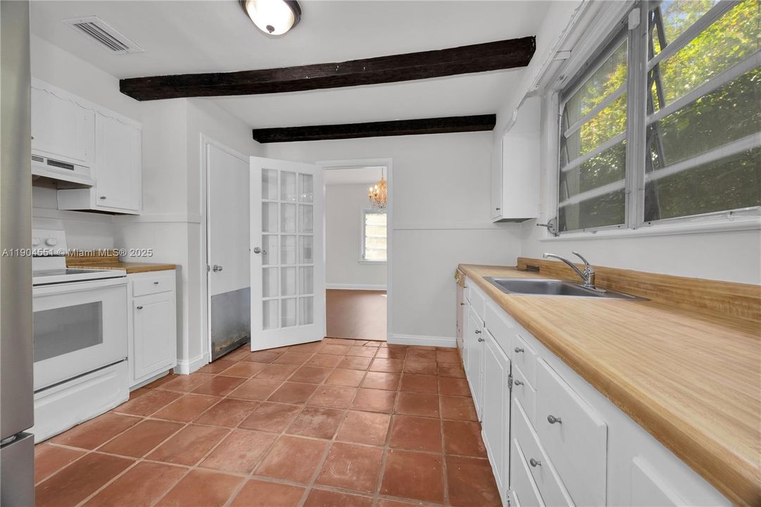 Recently Sold: $1,139,000 (3 beds, 2 baths, 1904 Square Feet)