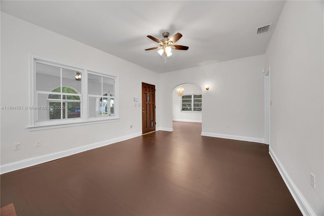 Recently Sold: $1,139,000 (3 beds, 2 baths, 1904 Square Feet)