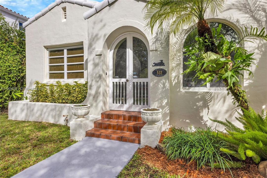 Recently Sold: $1,139,000 (3 beds, 2 baths, 1904 Square Feet)