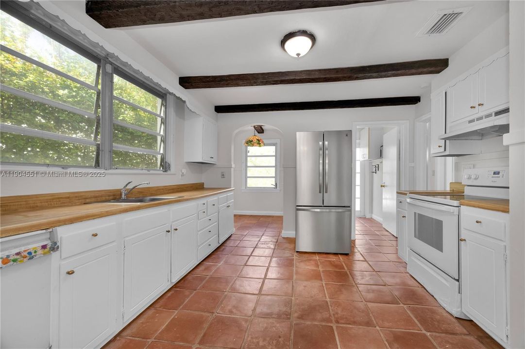 Recently Sold: $1,139,000 (3 beds, 2 baths, 1904 Square Feet)