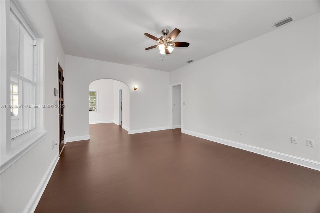 Recently Sold: $1,139,000 (3 beds, 2 baths, 1904 Square Feet)