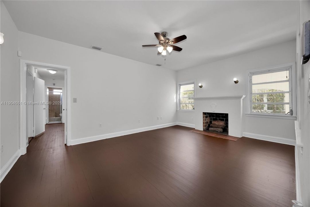 Recently Sold: $1,139,000 (3 beds, 2 baths, 1904 Square Feet)