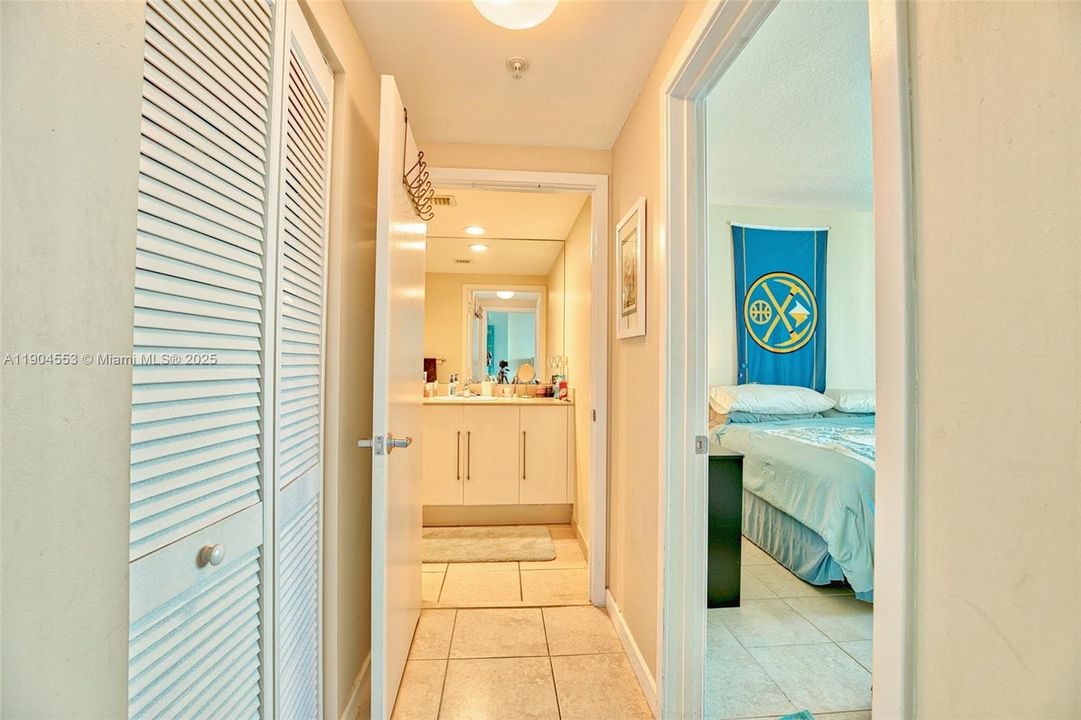 For Rent: $3,000 (1 beds, 1 baths, 868 Square Feet)