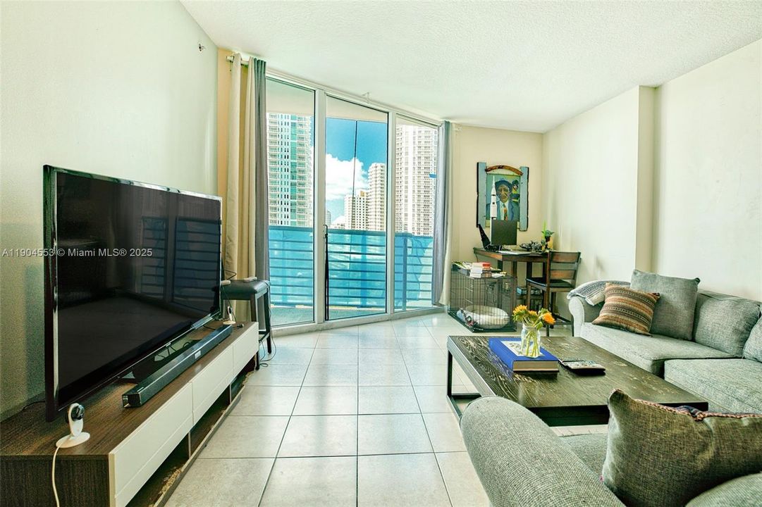 For Rent: $3,000 (1 beds, 1 baths, 868 Square Feet)