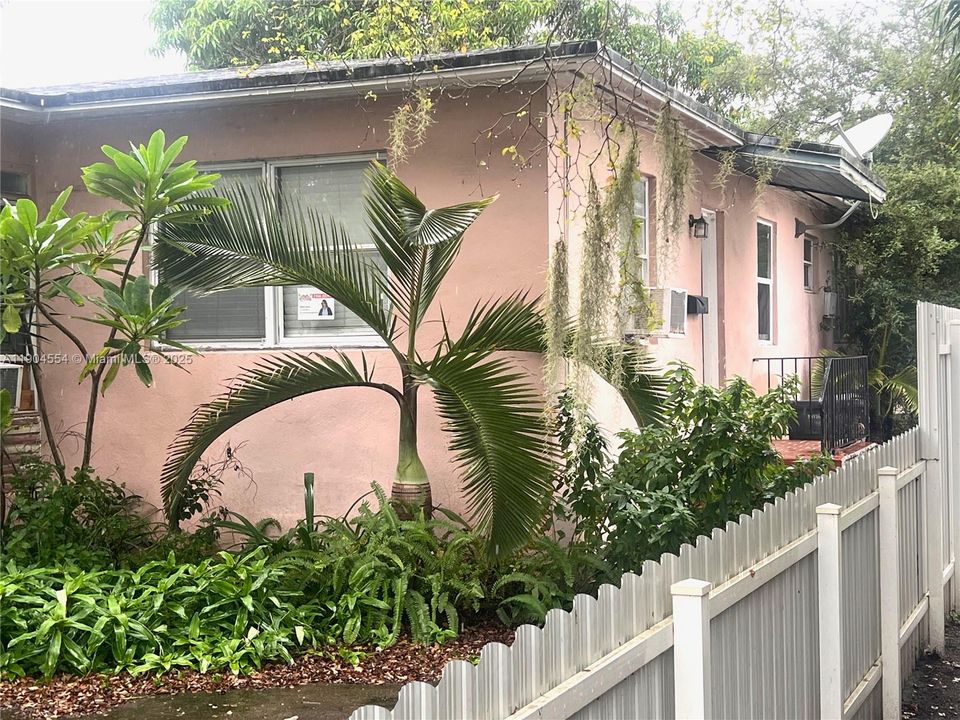 For Rent: $1,285 (0 beds, 1 baths, 500 Square Feet)